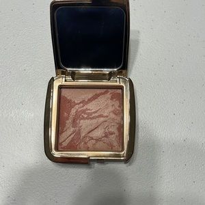 Hourglass blush